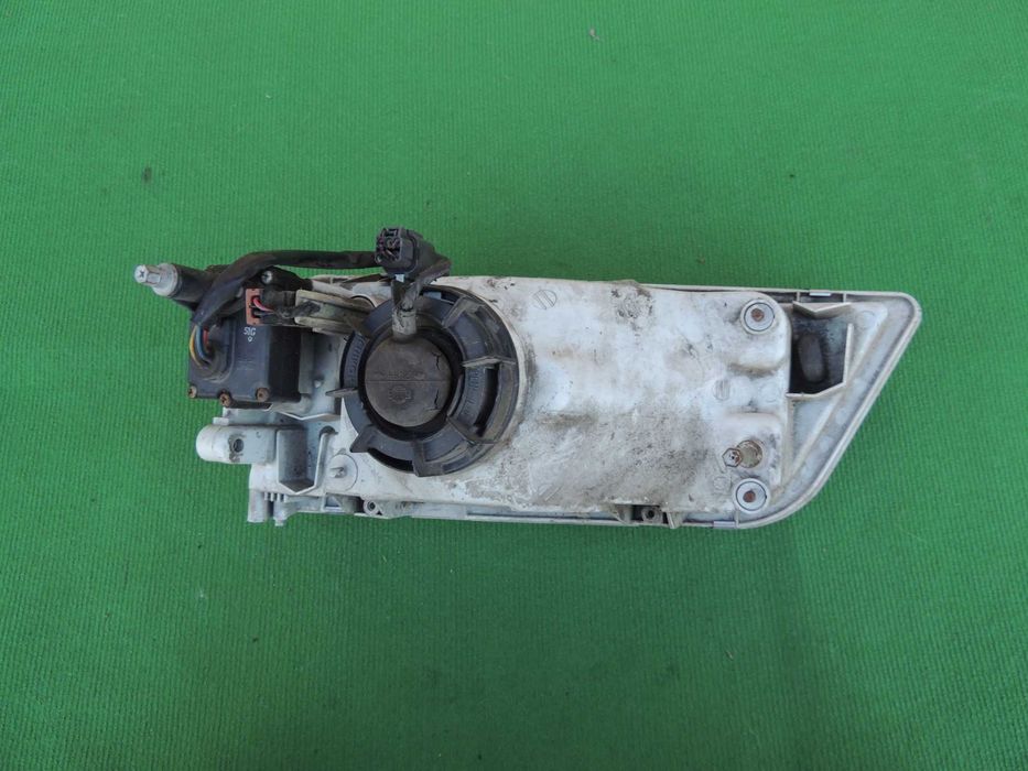 Lampa przednia prawa europejska NISSAN Maxima QX 95,96,97,98,99