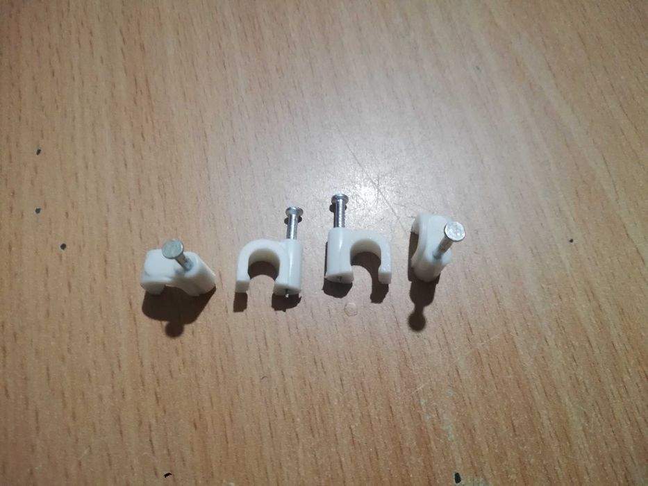 Zaciski uchwyty kablowe cable clip 100 sztuk