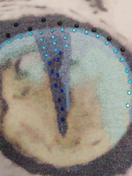 Casaco comprido desigual.