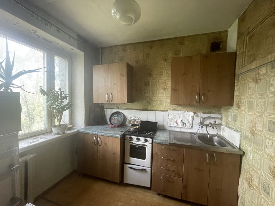 9500  у.о Продаж 1 кім квартира вул Південне шосе 4/5