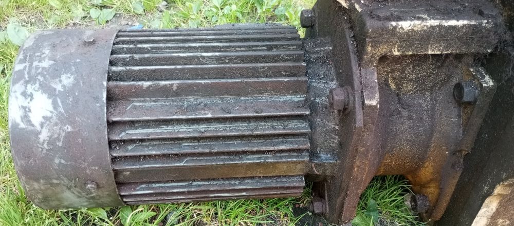Silnik trójfazowy z przekładnią 3 biegową