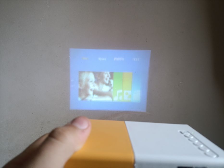 Міні-проектор YG 300 LED б/у з комплектом