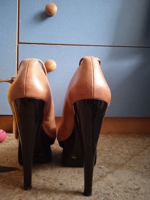 Продам взуття/одяг/аксесуари