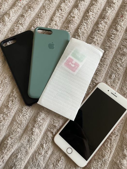 Продам iPhone 8+
