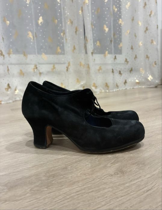 Sapatos de Sevilhanas- Roberto Garrudo