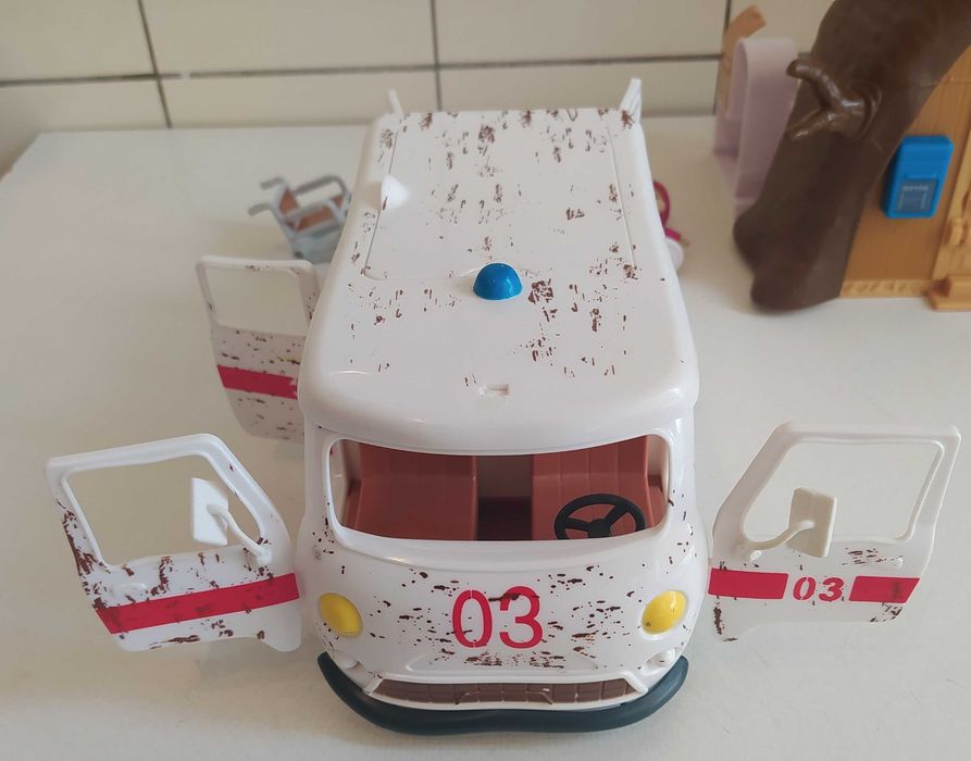Masza Karetka Pogotowia + Domek