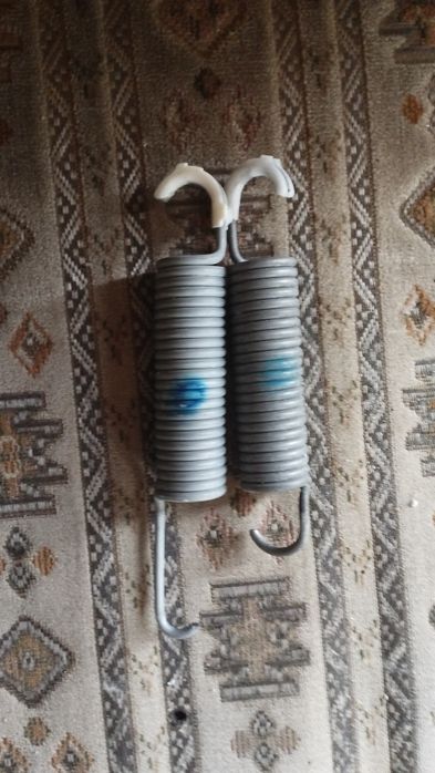 Sprężyny bębna do pralki Whirlpool.