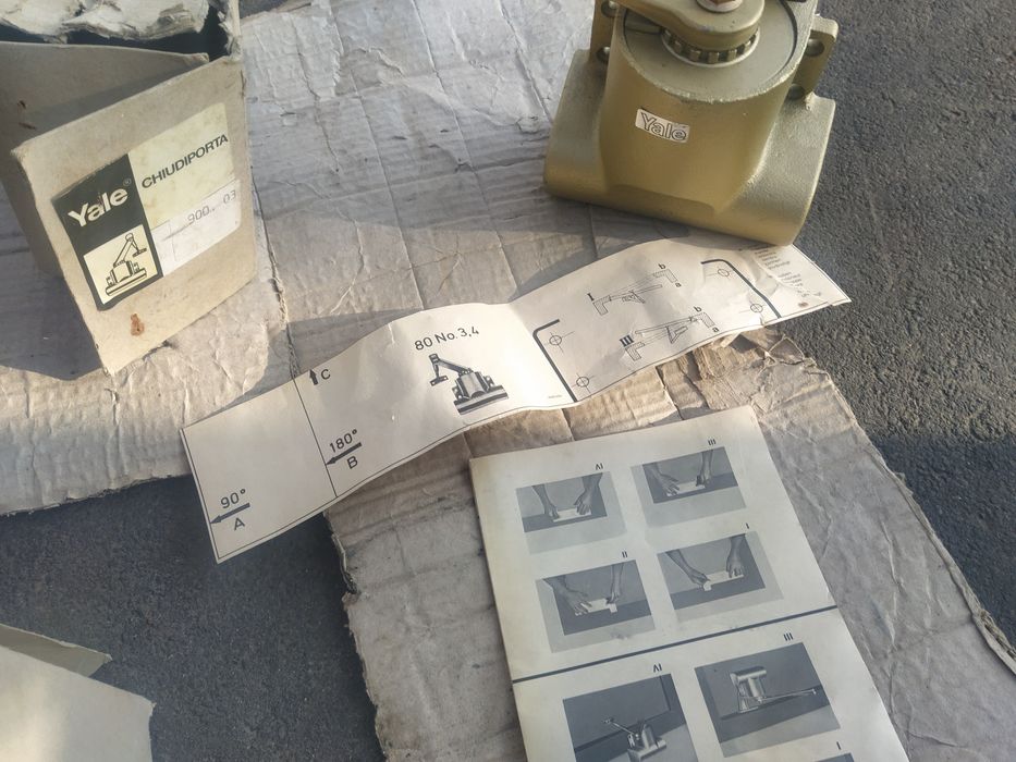 Доводчик для дверей