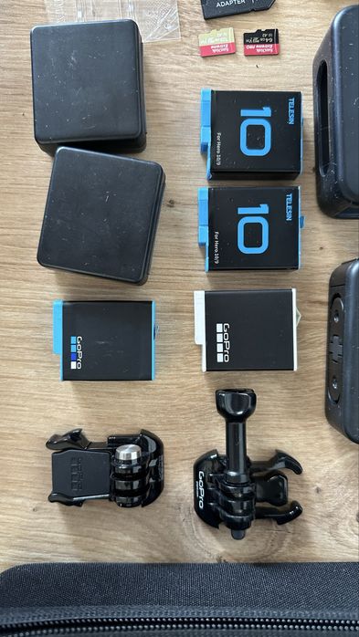 GoPro HERO 10 Black + великий комплект аксесуарів + 4 акумулятори