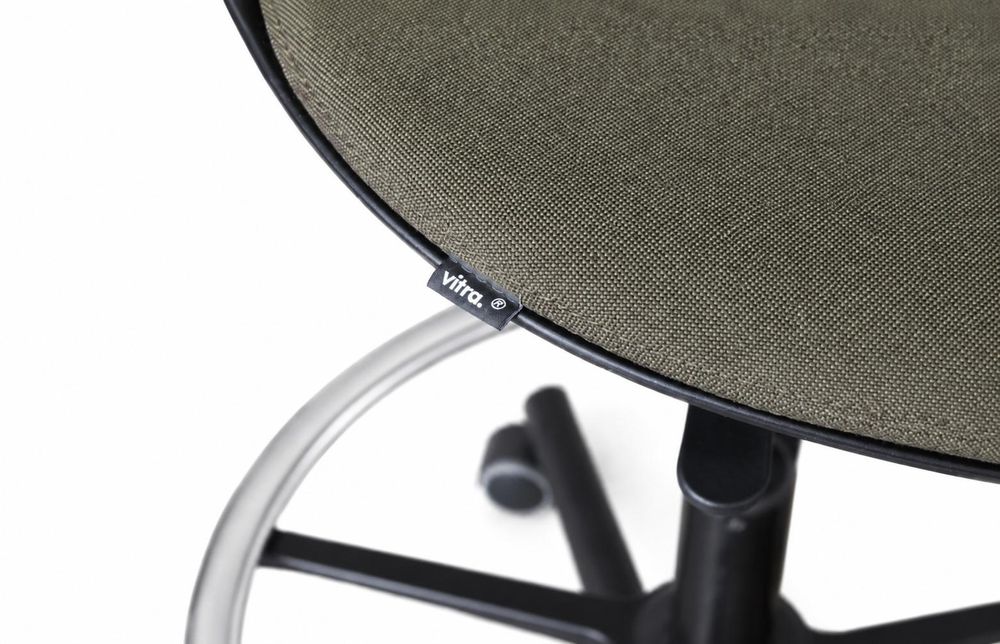 Cadeira Vitra modelo Rookie High
