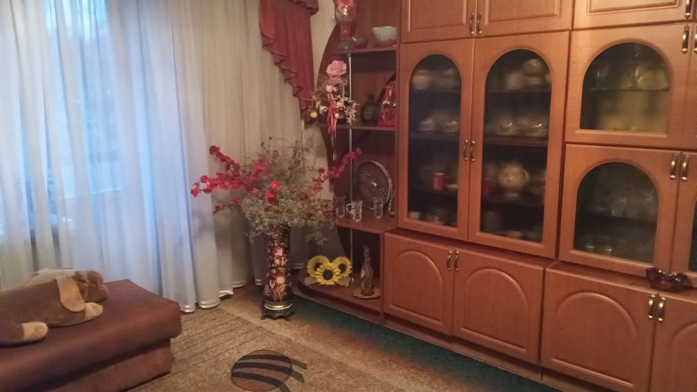Здаеться кімната не прохідна  в 4 кімнатній квартирі,пр.Відродження  для  хлопців