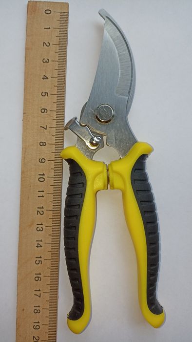 Набір секаторів для роботи в саду. 2 шт.