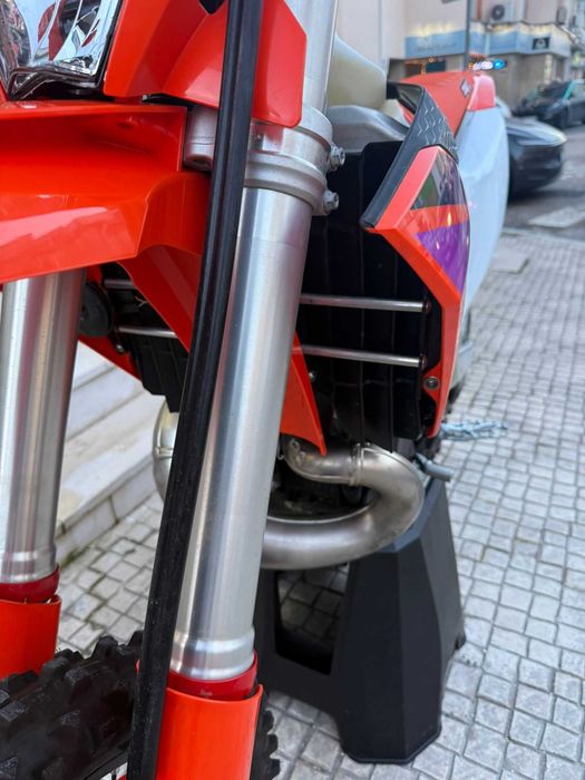 KTM 300 TBI modelo de 2024