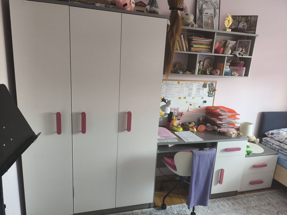 Meble dla dziewczynki stan idealny,szafa ,komoda, biurko,nakastliko