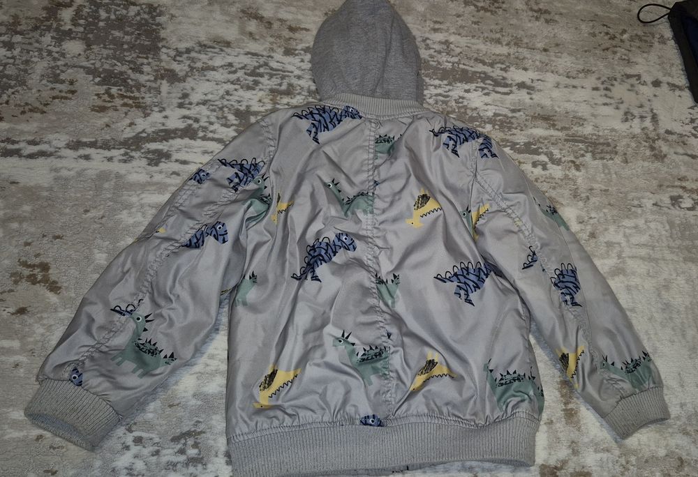 Весіння осіння куртка 110 розмір на хлопчика