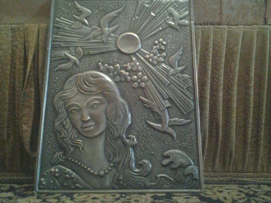 Часы Молния,Маяк,Чеканка,Ваза