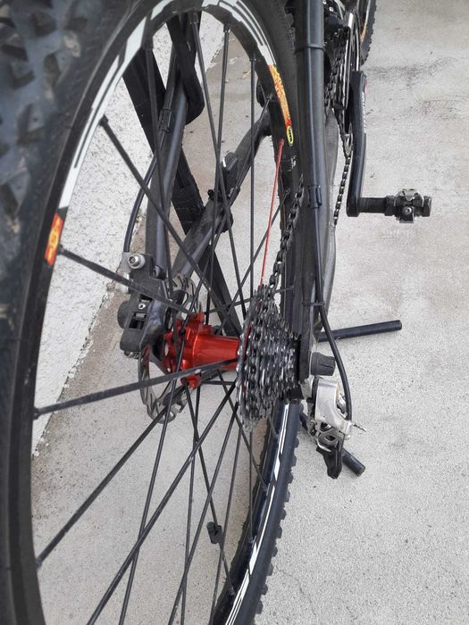 Bicicleta BTT Marca Cannondale em carbono