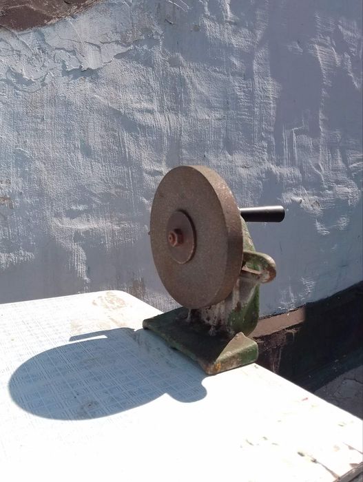 Продам ручную точилку СССР