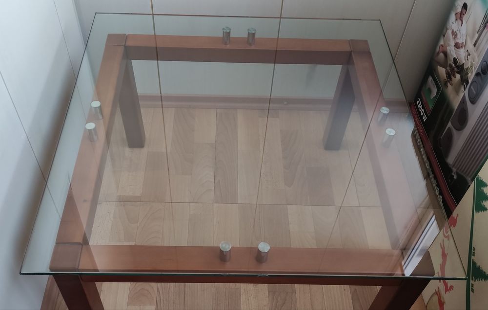 Скляний столик ( журнальний)