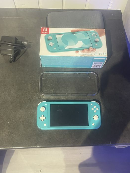 Nintendo Switch Lite Z pokrowcem i etui turkusowy