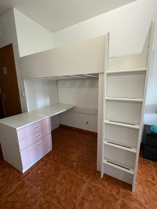 Cama criança rosa e branco