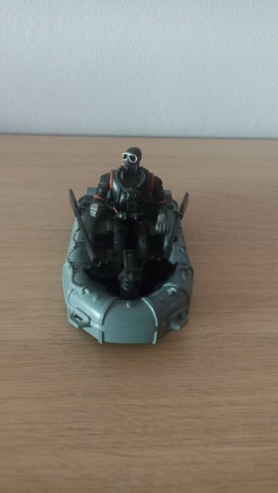 Navio de guerra+ bote e mergulhador