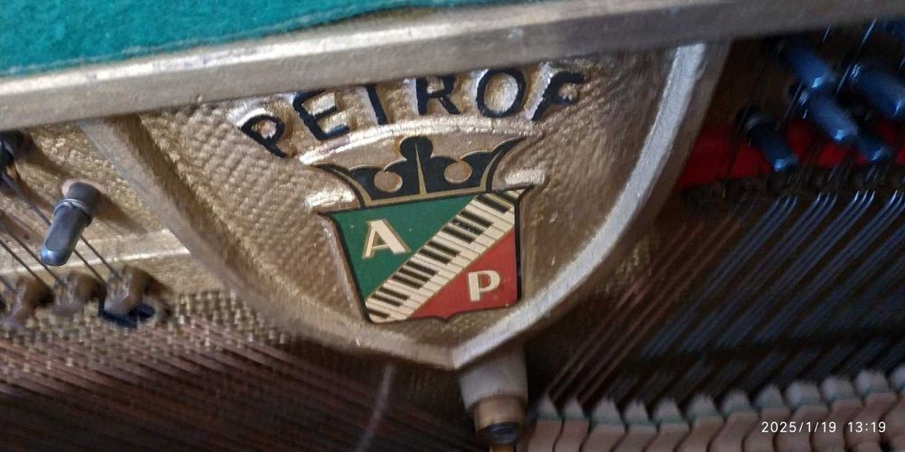 Продам піаніно Petrof