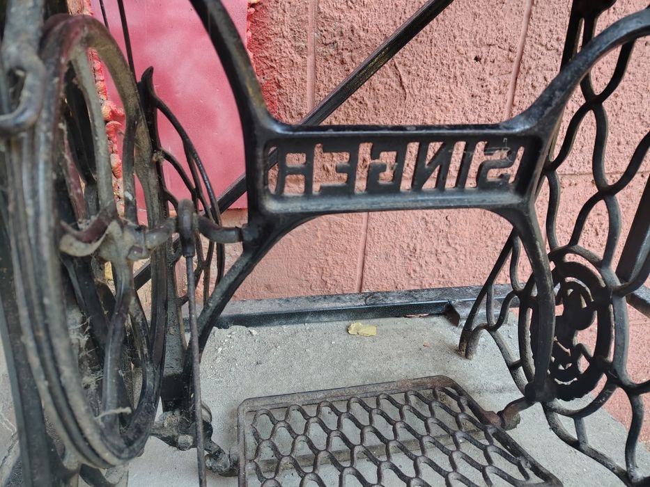 Швейна машина Singer