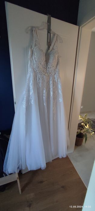 Biała suknia ślubna