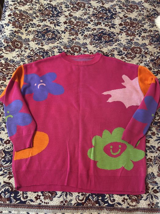 Женский яркий свитер