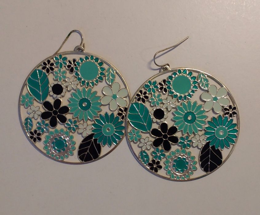 Brincos florais argolas