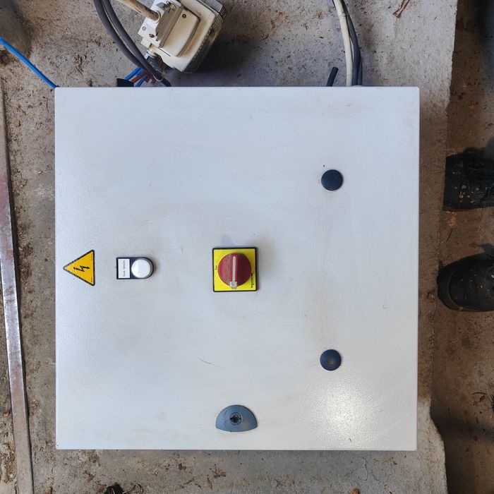 Szafa elektryczna metalowa 50x50, blaszana z instalacją Siemens