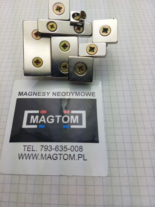 Magnes neodymowy na wkręty płytkowy 30x20x4