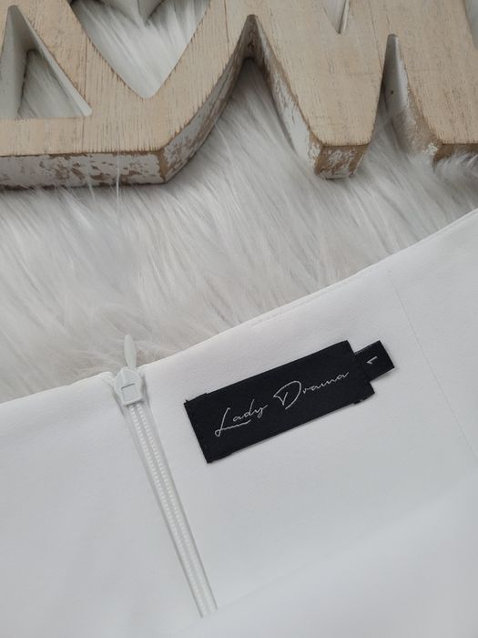 Eleganckie białe spodnie garniturowe Lady Drama