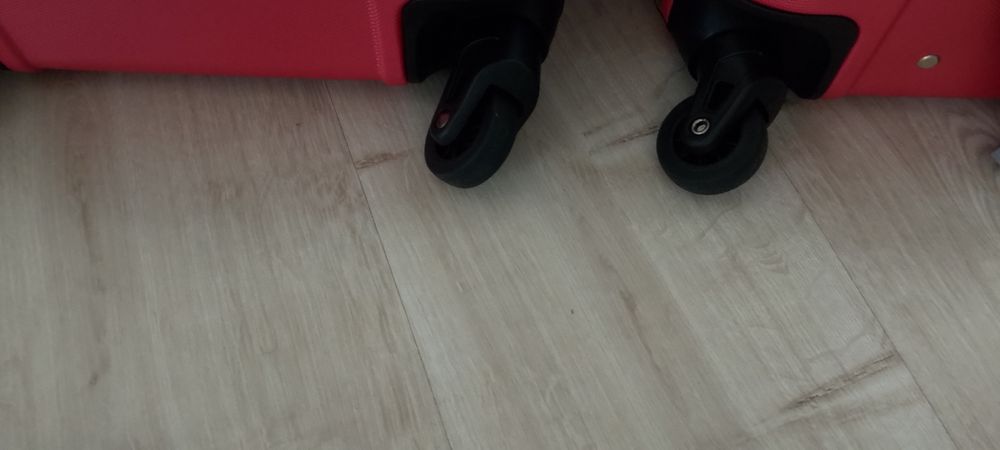 Walizka podróżna na kółkach