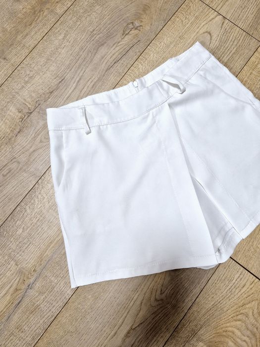 Białe spodnicospodenki rozmiar L