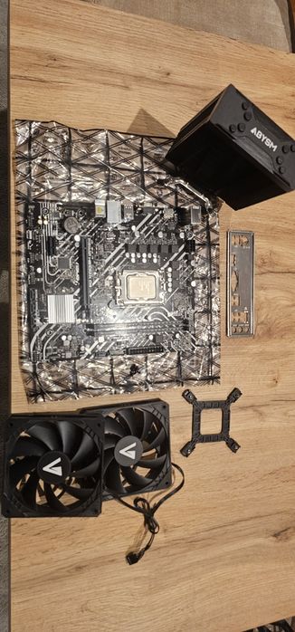 Kit Gaming Intel i7-14700KF + ASUS H610M-K D4 + Cooler