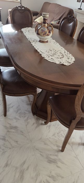 Conjunto mesa com 8 cadeiras