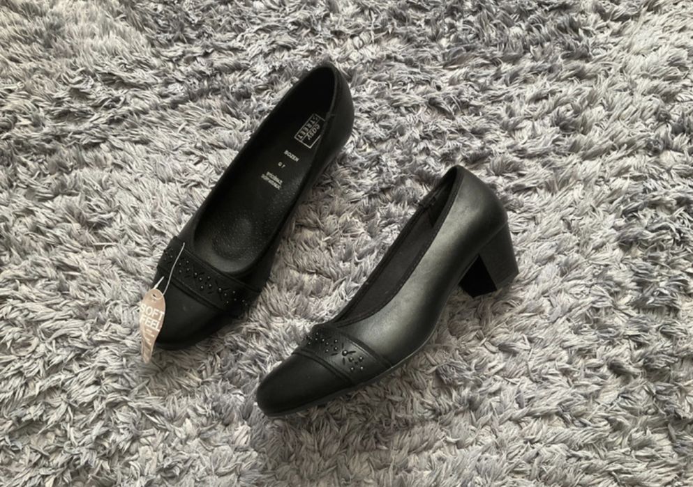 buty na obcasie czarne deichmann