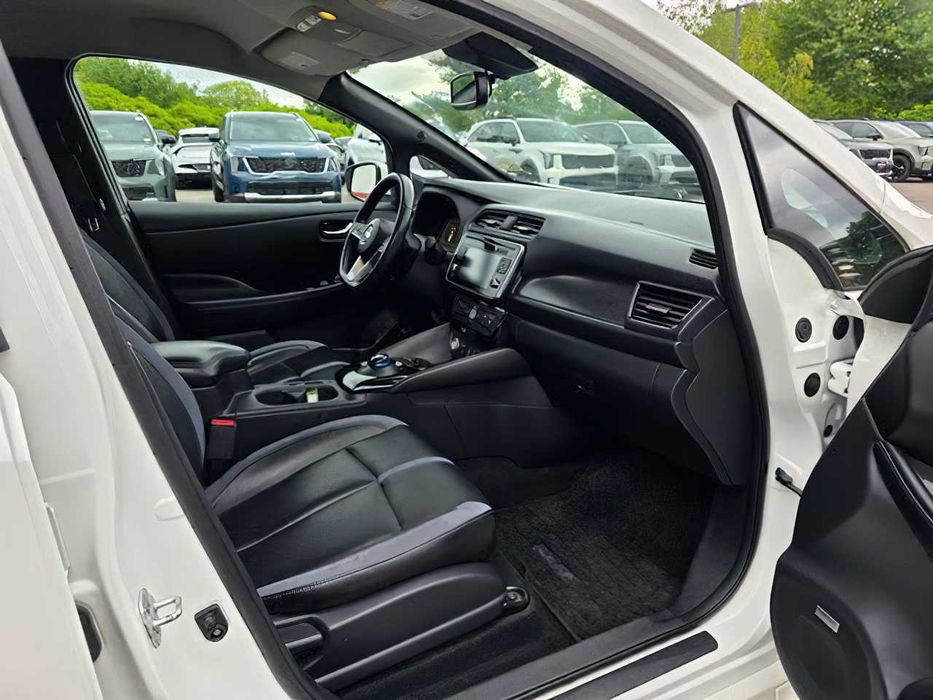 Nissan LEAF SV      2018