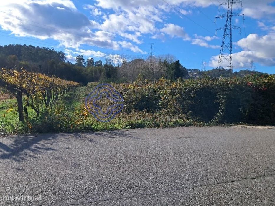 Terreno rústico com 2200m2, não urbanizável
