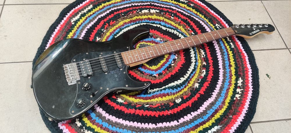 YAMAHA EG 112 ブラック ストラトキャスターモデル Yamaha Stratocaster EG-112, HSS - Hank's Guitar Shop