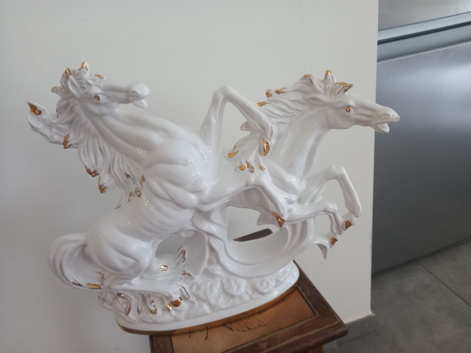 Figurka Porcelanowe Mustangi