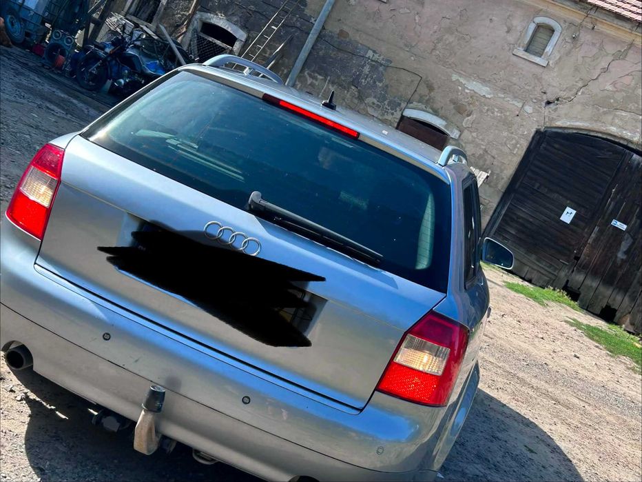 samochód audi kombi