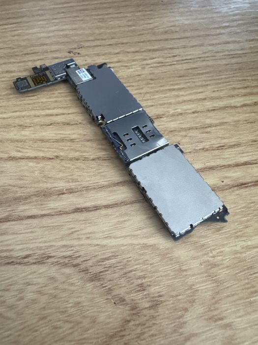 Iphone 4 материнська плата