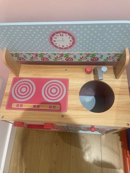 Cozinha de criança em madeira.