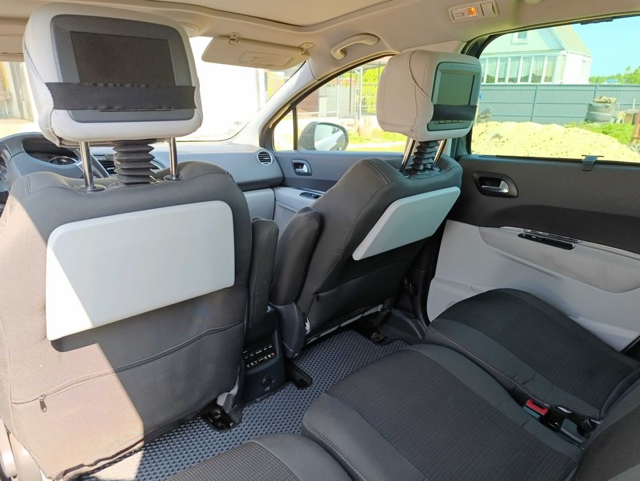 Продам Пежо 5008