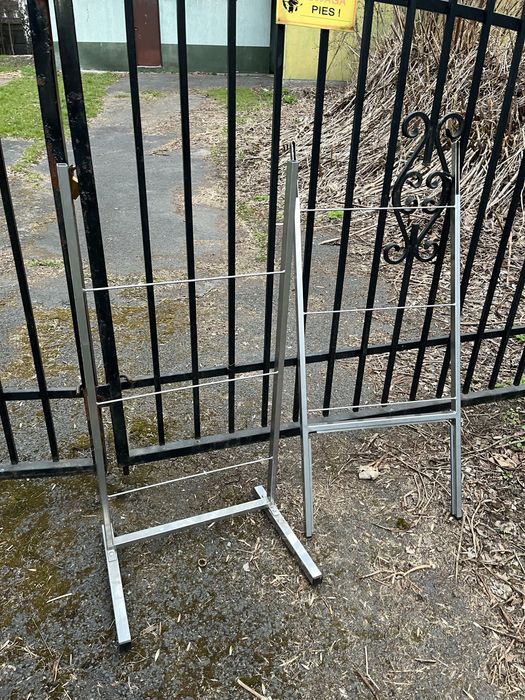 Półka metalowa z koszykami