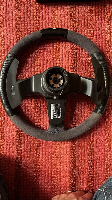 Conjunto volante e pedais Fanatec CSL Elite