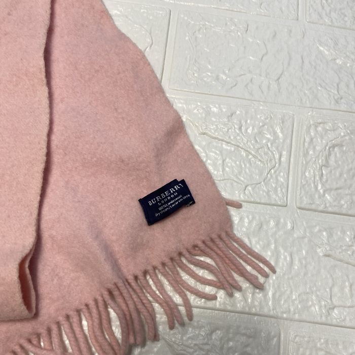 Рожевий шарф Burberry / Стан ідеал